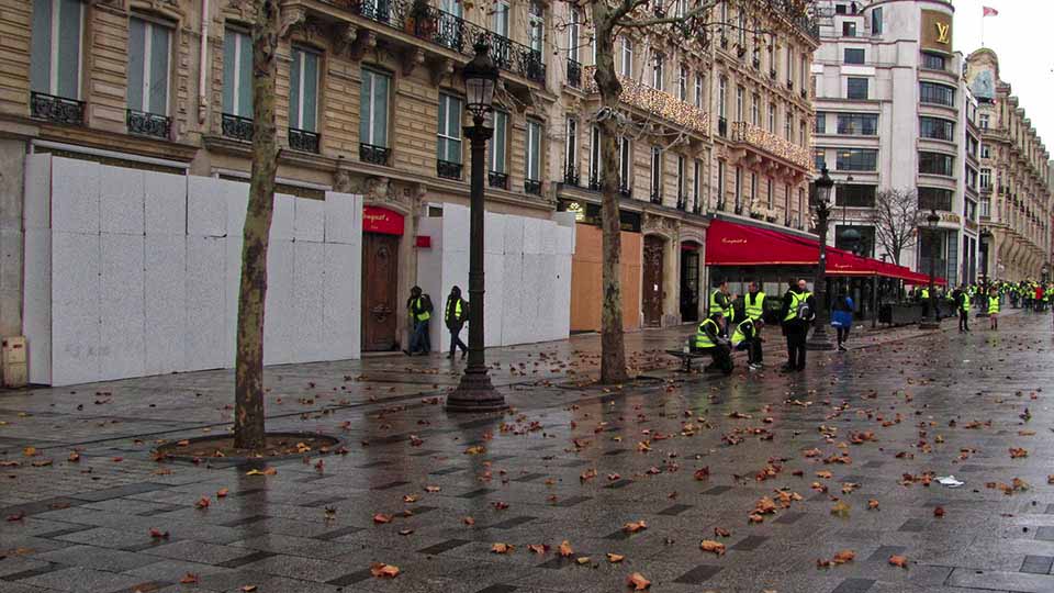Manifestation des Gilets jaunes sur les Champs Elysées
